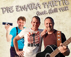 Drei lächelnde Männer mit Schrift Die ZWARA PARTIE feat. Helli PUR, einer hält eine Gitarre