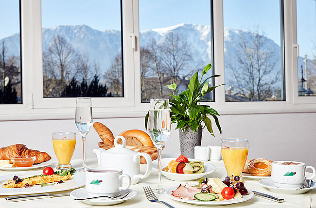 Frühstücken im Schneeberghof mit Blick auf den Schneeberg