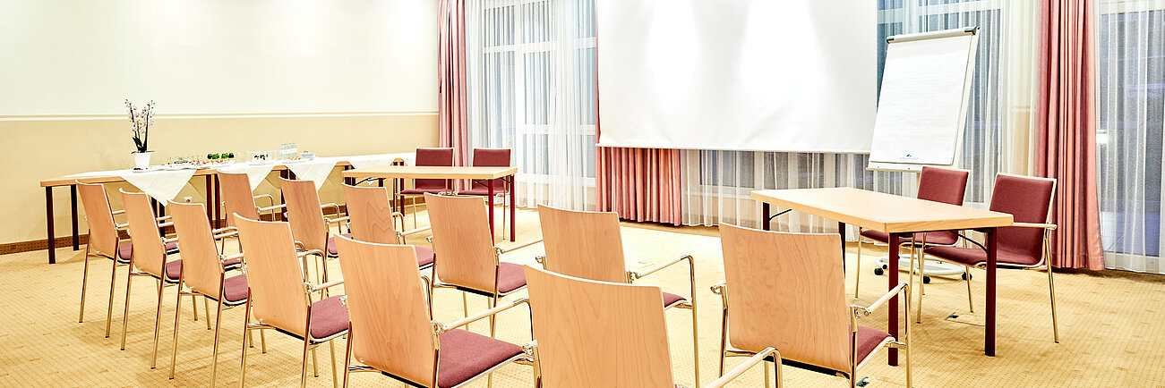 Moderner Komferenzraum im Schneeberghof - Seminarpauschalen verfügbar